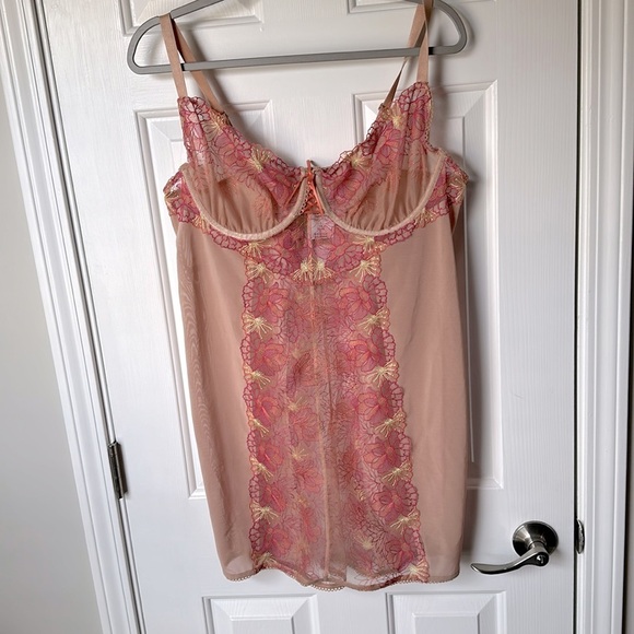 Torrid Embroidered Mesh Strappy Chemise Size 1 (14/16) Nude Floral NWT - Picture 1 of 6